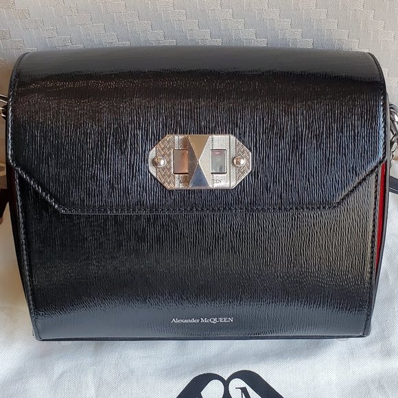 Alexander McQueen- Black Twist-lock Fastening Shoulder Bag - Picture 8 of 15